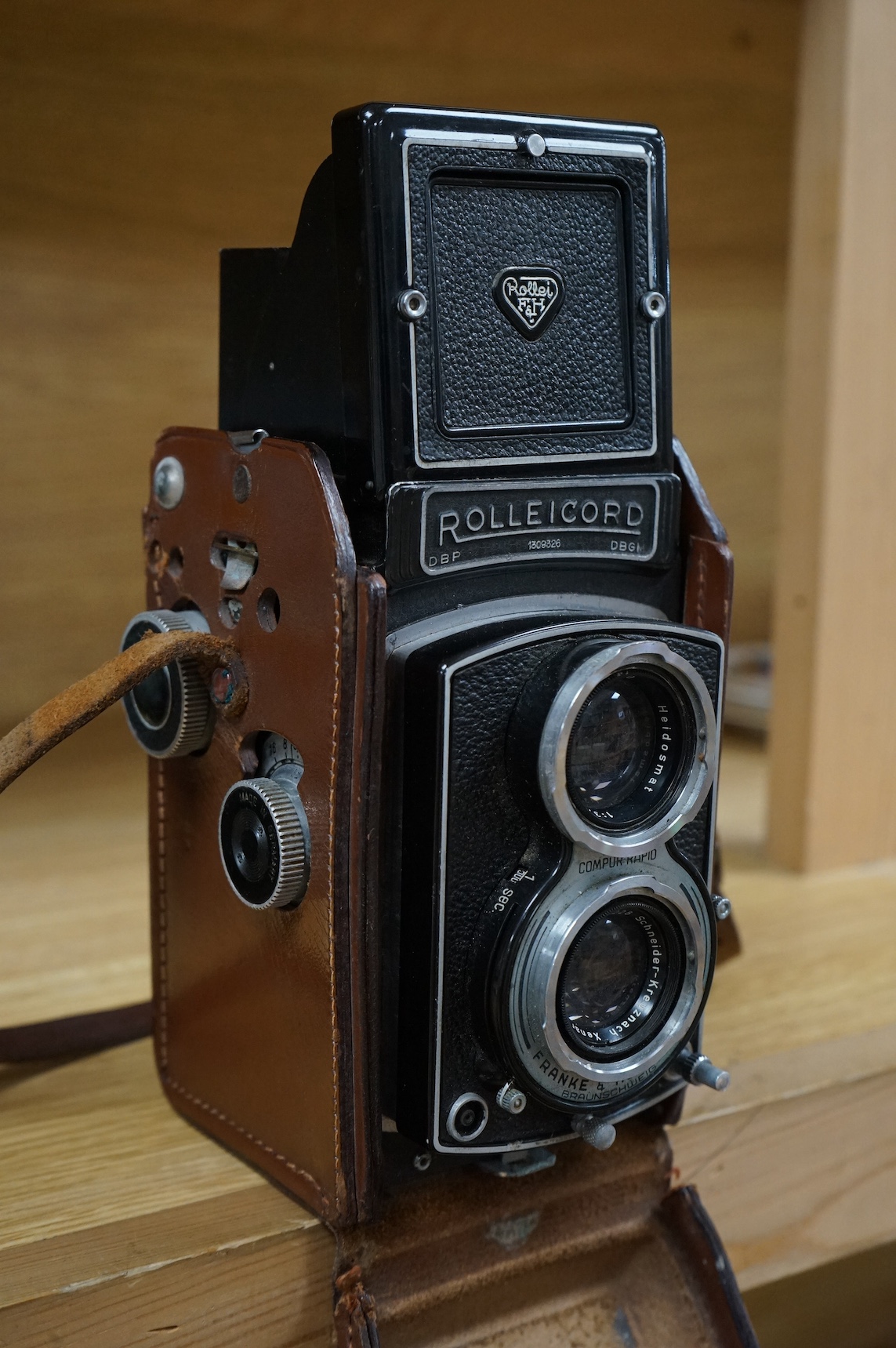 A vintage Rolleicord TLR camera, cased.